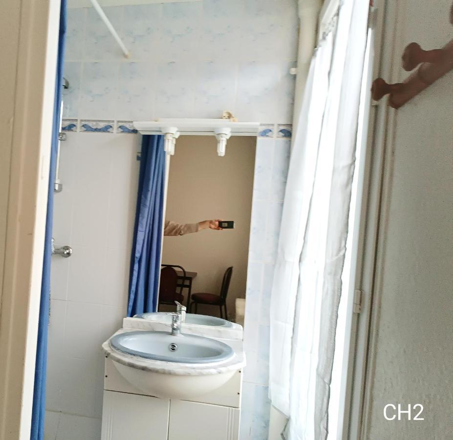 Hotel Le Fontenoy Provins Bagian luar foto